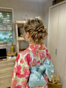 ベルトオブヴィーナス(Belt of venus) 華やかルーズシニヨンアレンジ