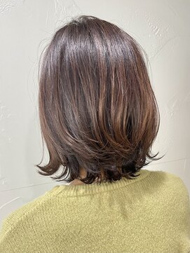 グロウ(GLOW) ミディアム×外ハネ