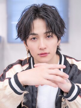 ユウ 渋谷(U) 束感モテるツーブロックセンターパートニュアンスパーマ