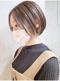 大人ショートボブグレージュカラー顔まわりレイヤーくびれボブ
