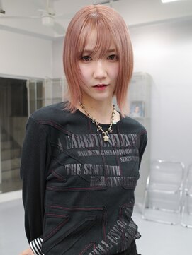 カシェル トウキョウ(Cashel Tokyo) ハイトーンボブ ピンクベージュ 顔まわりカット レイヤーボブ