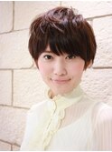 雰囲気と可愛らしさのあるショートスタイル