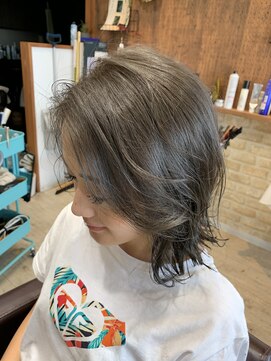 キリグ(KILIG) 外ハネグレージュカラー