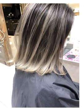 トルネード(TORNADO) 外国人風ボブ ハイライトバレイヤージュ グレージュエアタッチ