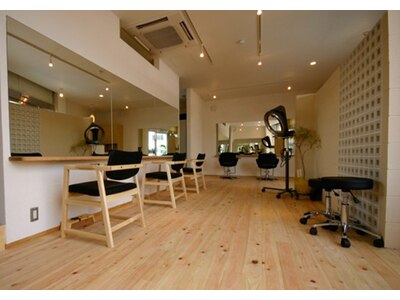 芦屋イズデザイン岡田光司氏 が手掛けた家具と空間。