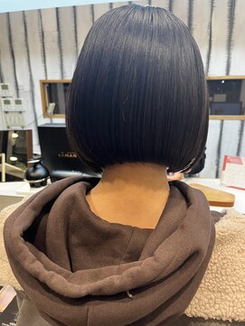 レックス ロア(REX LORE) ダークグレー×ぱつっとボブ