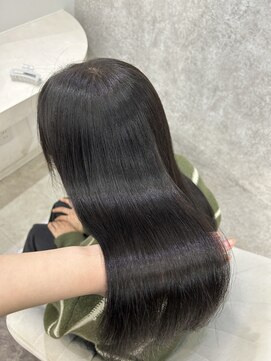 ラビス(Lovis) 黒髪カタログ/ボブルフ/ネビージュ/小顔に見せるヘア/ワンレン