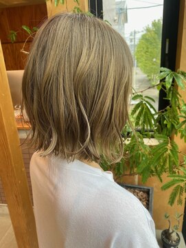 ジジ プラス デザイン(GIGI＋design) ミディアムボブ