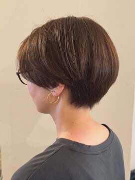 キミドリ(KIMIDORI) グレイヘアも◎ひし形丸みショート【恵比寿スタッフ募集中】