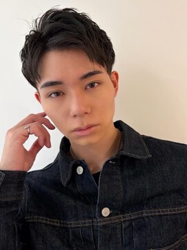 リリット(ReLit) 波巻きツイストスパイラル刈り上げセンターパートフェザーパーマ