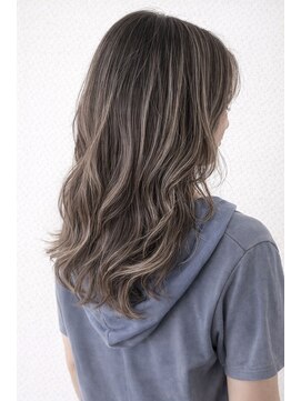 ウル(ulu) ハイライト 名東区 レイヤー ロング 白髪ぼかし