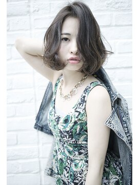 シエナ 渋谷(Siena) siena 透け感プラチナグレーボブ