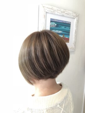 虹 アヌエヌエ(anuenue) ハイライト前下がりボブ◎スッキリとしたフォルムが大人女性に◎