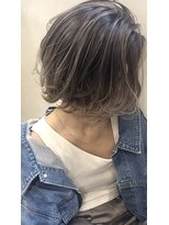 トルネード(TORNADO) 外国人風耳掛けボブ ハイライトバレイヤージュ グレージュ