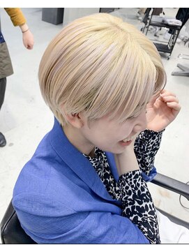 テトヘアー(teto hair) ホワイトブリーチ　ショート　グラデーション　ダブルカラー