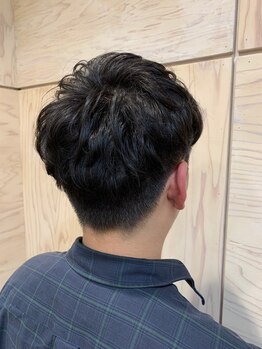 フレンドリーな男性スタッフ多数在籍◎大人気《メンズパーマ》で毎朝ラクにON/OFF決まる2WAYヘアを叶えて☆