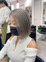 ミラ 新宿(MILA)&nbsp;ホワイトグレージュ/ミニボブ/ラベンダーグレージュ前下がりボブ