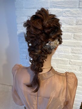 トルチュディジャンナ(Tortue de Janna) 結婚式にピッタリ！ふわふわ編み下ろしヘアセット♪