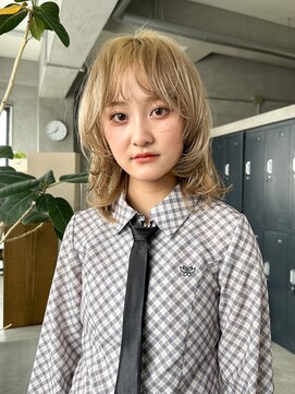テトヘアー(teto hair) ブロンドヘアブロンドカラーレイヤースタイル金髪ウルフ