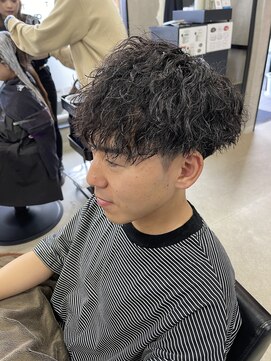 ジーナ 天神(Zina) ツイストスパイラル/縦落ちパーマ/マッシュ