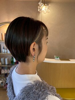 ムイ(mui.)の写真/気になり始めた白髪も、白髪を活かしたデザイン性のあるカラーに◇大人女性のためのサロンです♪