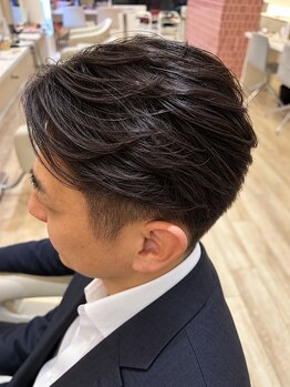 ステラ 久我店(stella)の写真/仕事の日も休日も、清潔感のある髪型へ。似合わせカットとパーマで、毎日のセットをしやすく。