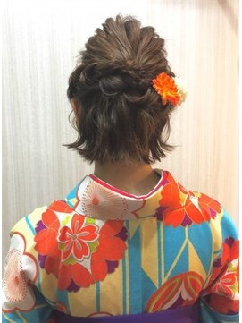 卒業式で袴の髪型ショート5選 髪飾りをショートヘアは リボンが最強