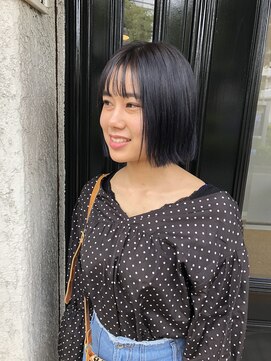 ミジョレ(MIJYORE) 切りっぱなしボブ×ネイビーブルー