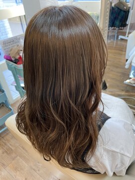 ハグエヴェック(HUG AVEC) ツヤツヤベージュ