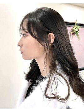 イチエ(icie) ロングレイヤースタイル×ポイントインナーカラー