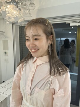 シイ(SIE) 透明感Olive beige◎