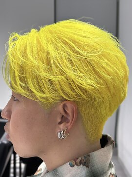 オーシャントーキョー 神戸(OCEAN TOKYO KOBE) ネオンイエロー刈り上げニュアンスセンターパート