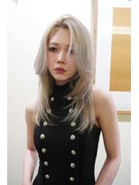 メゾンドイギー(MAISON de IGGY)&nbsp;レイヤーカット×ホワイトカラー×フェイスフレーミング