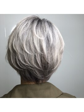 リー 梅田(Lee) Lee梅田★ショートボブ×ホワイトアッシュ