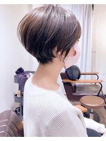 アヴァロン(AVALON) 絶壁解消×アッシュグレー×40代×前髪長め大人ショートボブ永