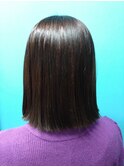 切りっぱなし厚めボブ