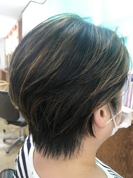 キテ(kite:) ショート　ブリーチ無しハイライト