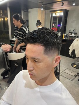 フランクスバーバーリザーブ 人形町店(FRANK’S BARBER RESERVE) フェードピンパーマスタイルS