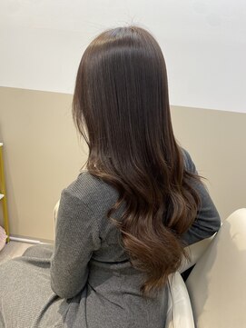 シュヴーブリヤン(cheveux brillants) 「やわらかさ」と「艶」を両立した上質な巻き髪ロングヘア