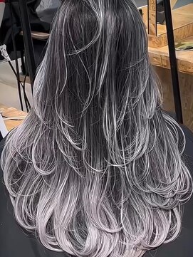 ネハス(nehus.) バレイヤージュ/ホワイトグレージュ/レイヤーカット