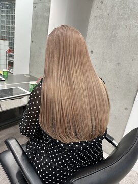 サンク 原宿 表参道(cinq) 原宿ブリーチカラーミルクティーベージュラインボブワイドバング