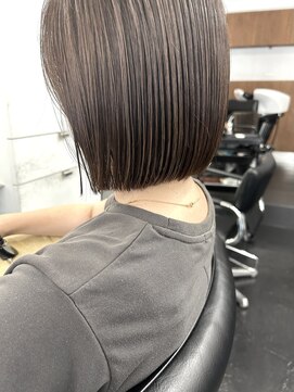 シベルバレー 横浜(sibell) 20代30代切りっぱなしボブタッセルボブ顔周りレイヤーオリーブ