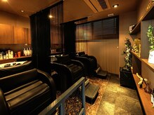 カバーヘア ブリス 上尾西口店(COVER HAIR bliss)の雰囲気(フロアと区切られた個室シャンプーブースで非日常の癒し空間に―)