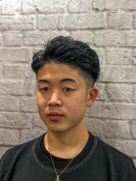 銀座マツナガ 新宿野村ビル店 横ハネの方にも絶対おすすめなバーバーフェードスタイル