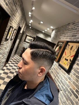 ミリオンバックス 御徒町店(Million Backs) サイドパート/フェード/バーバー<理容室>[メンズ/御徒町/床屋]