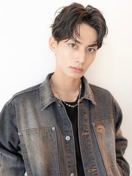 イオ 本厚木(io) アッシュブラックセンターパート束感コンマヘアハイライト