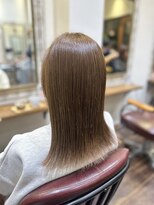 メレット(Meret)&nbsp;〈Meret〉切りっぱなしスタイル　ミディアム×オリーブベージュ