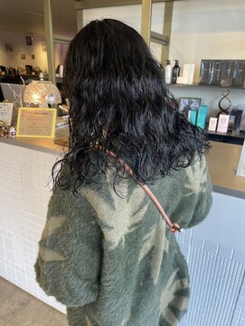 ジジ フルアヘッド(Gigi fullahead) くるくるパーマ