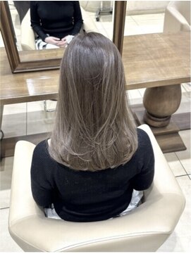 ザック ヴィ(ZACC  vie) レイヤーカット/セミロング/艶カラー/学割U24