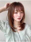 20代30代に人気！後れ毛がかわいい暗髪の韓国風くびれヘア